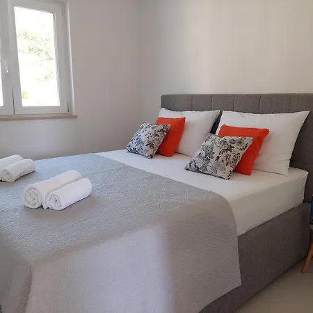 Bay Apartment *