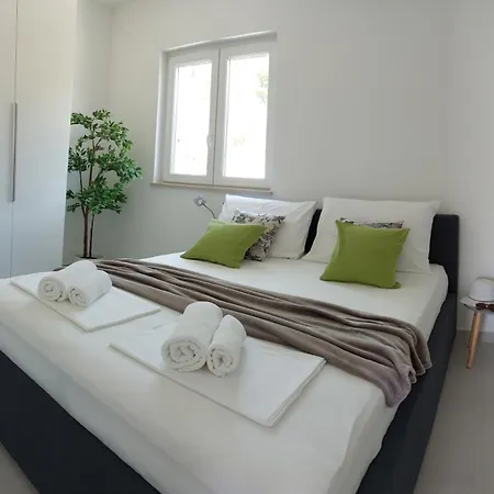 Bay Apartment