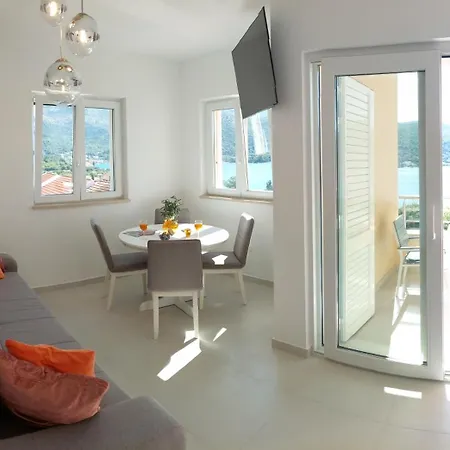Apartment Bay