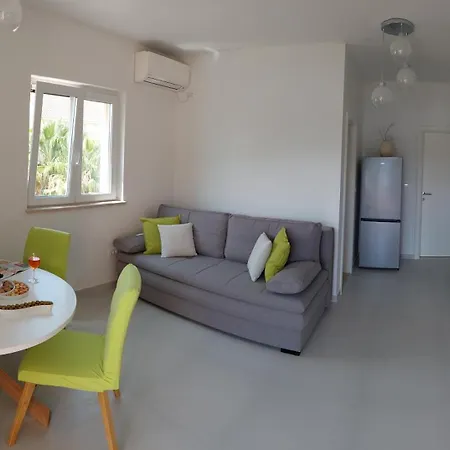 Bay Apartment *