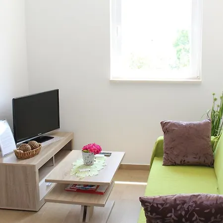 Bay Apartment *