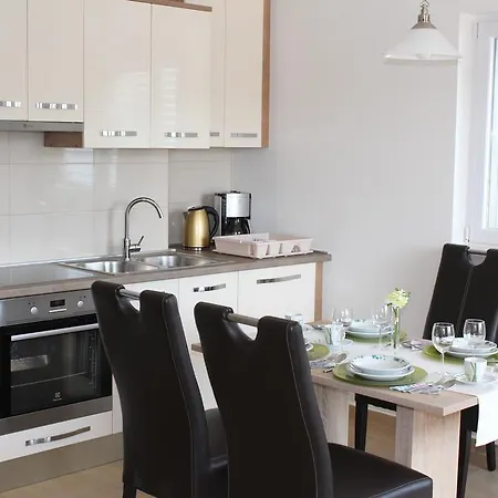 Bay Apartment *
