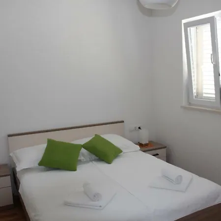 Bay Apartment *
